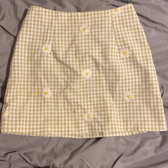judy knapp Dresses & Skirts - Vintage 90s mini skirt daisy and khaki gingham🌼👗🌼 size 1/small